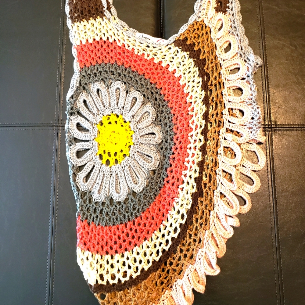 🌻 Crocheted Sleeveless Vest 🌻